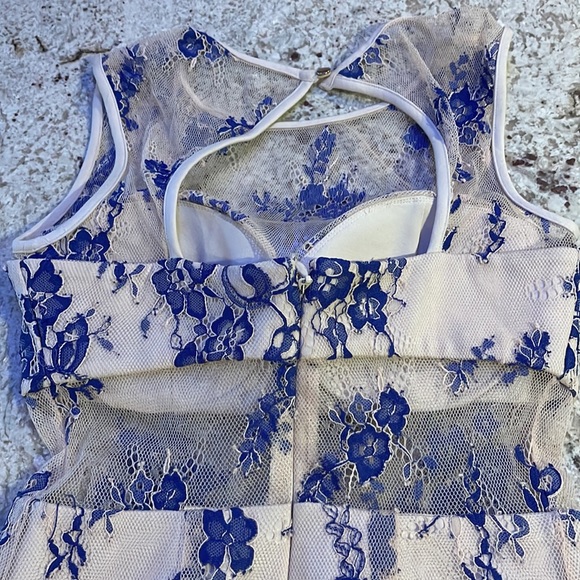Lace Lavender and Cream Bebe Dress size XS - Picture 4 of 6